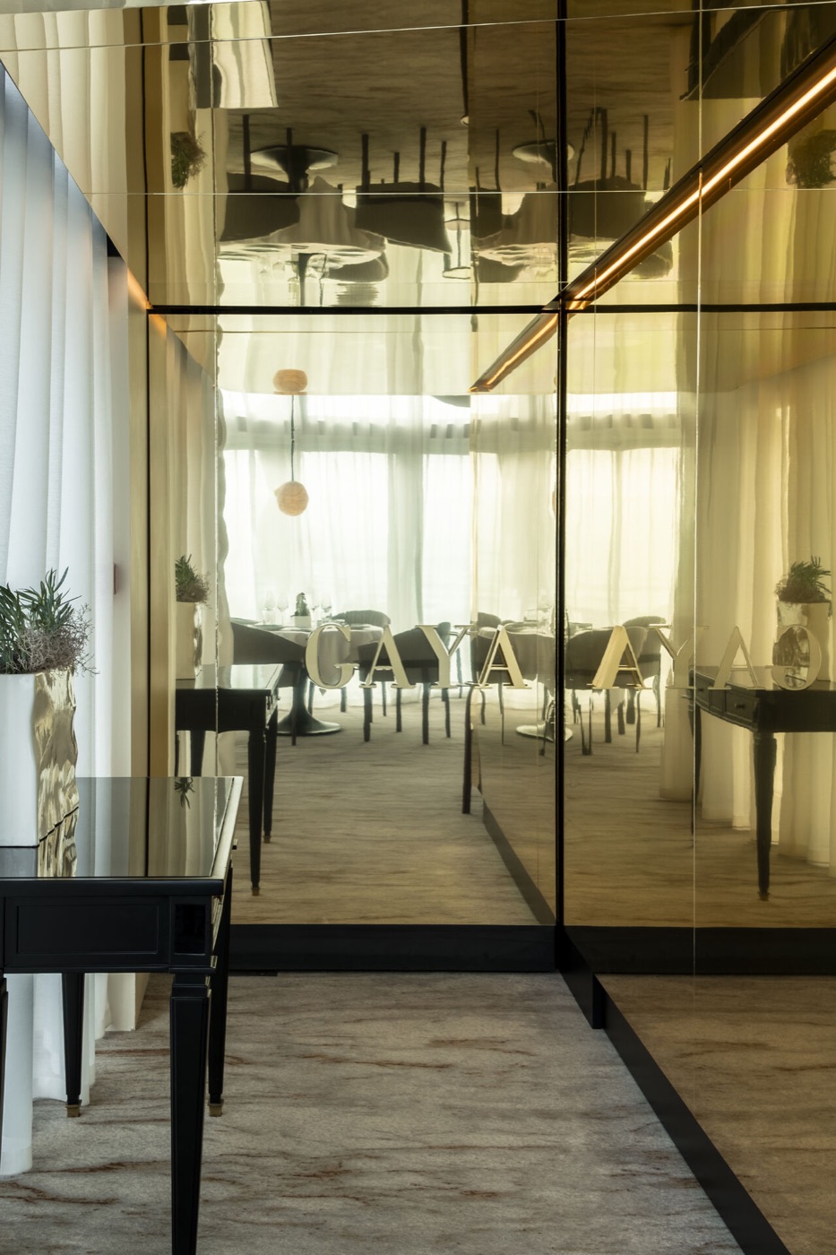 Ambiance chic du restaurant après pose