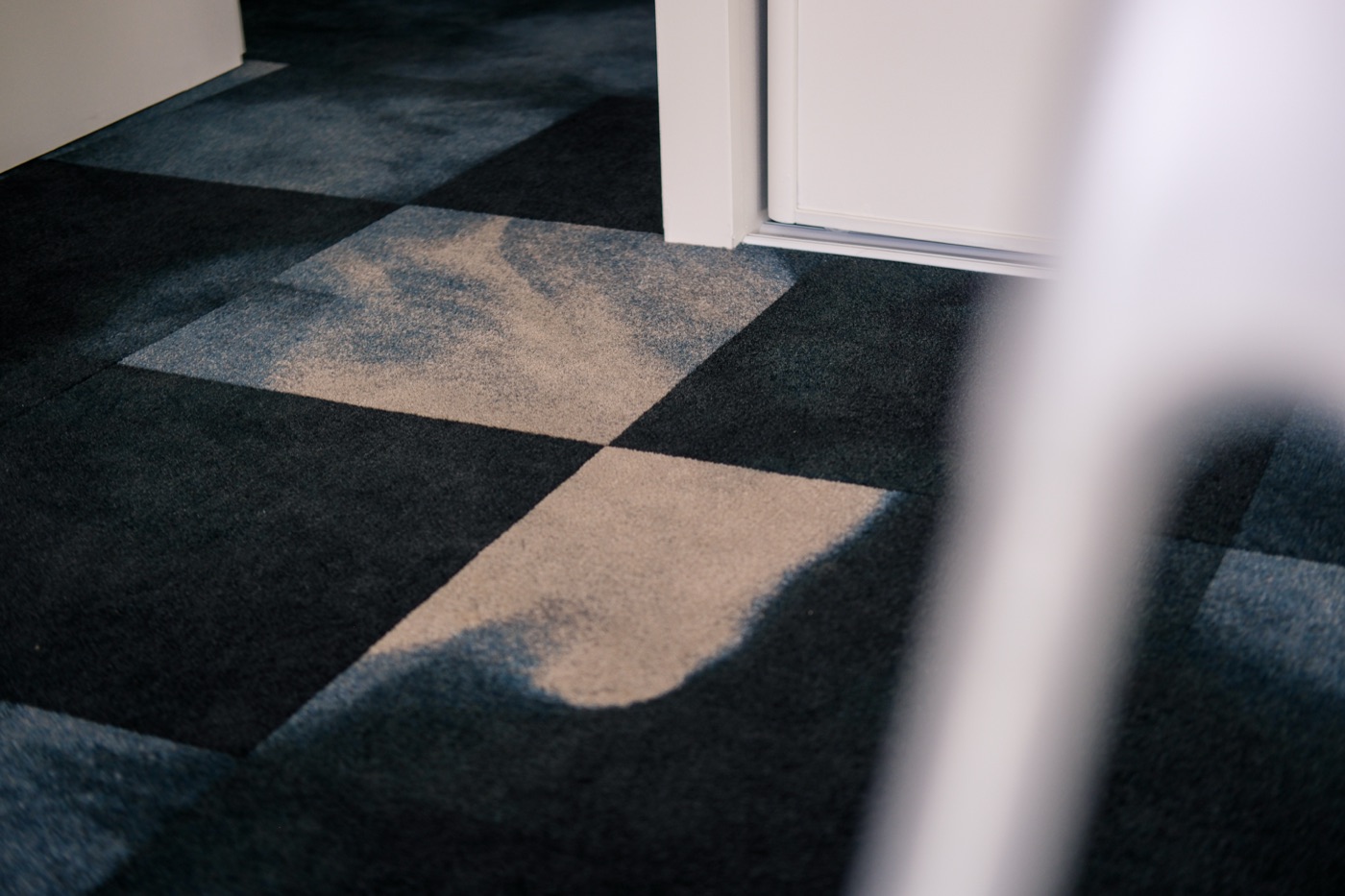 Moquette à damier pour les bureaux
