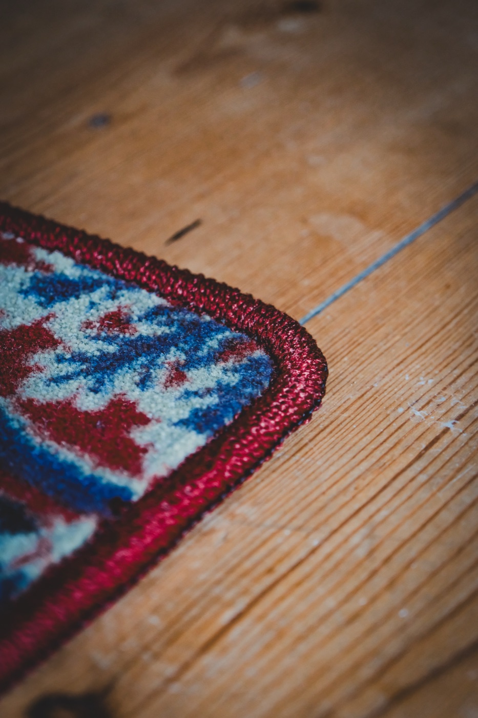 Angle du tapis avec finition surjet