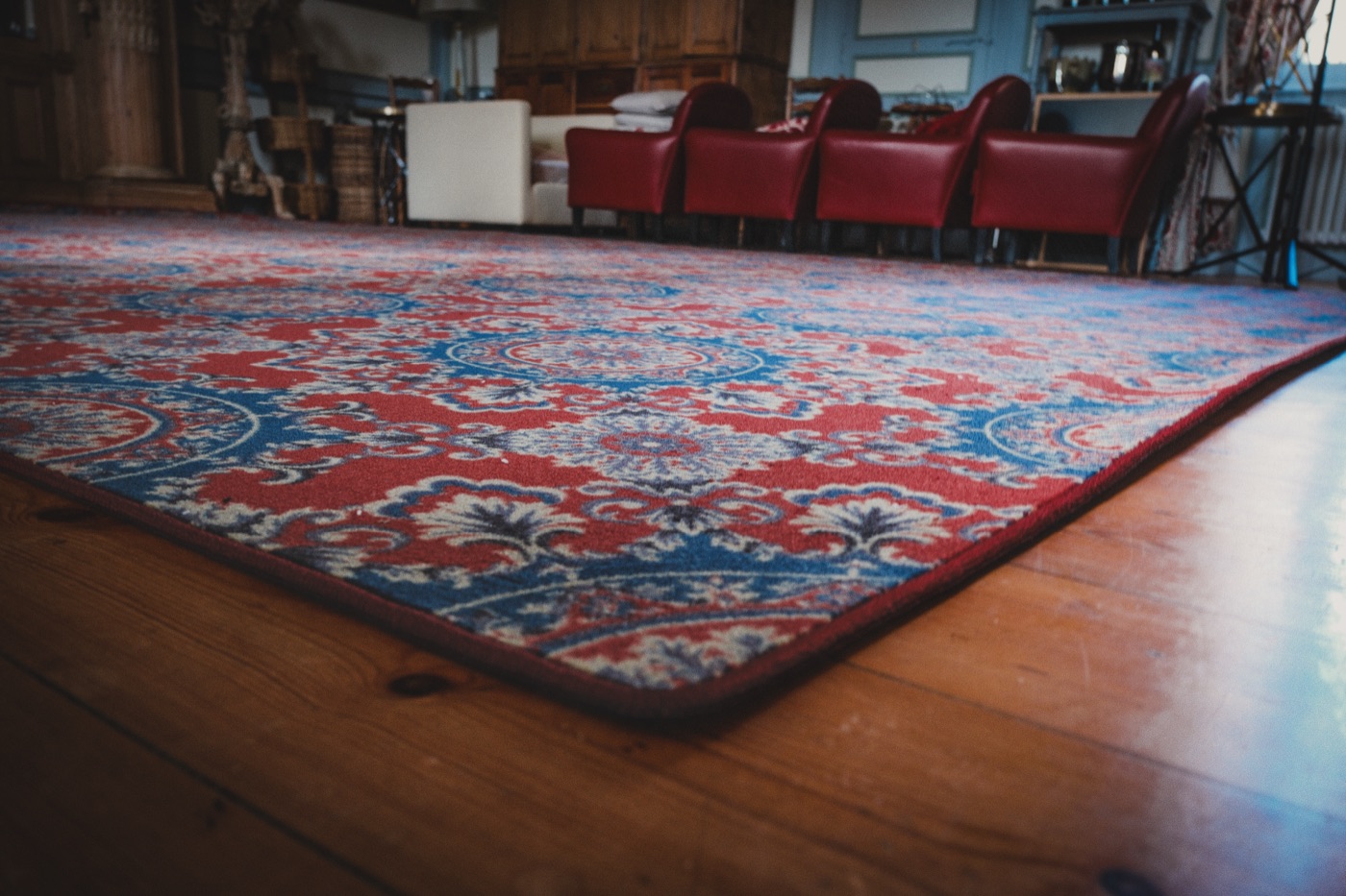 Tapis en place, vue rapprochée du coin